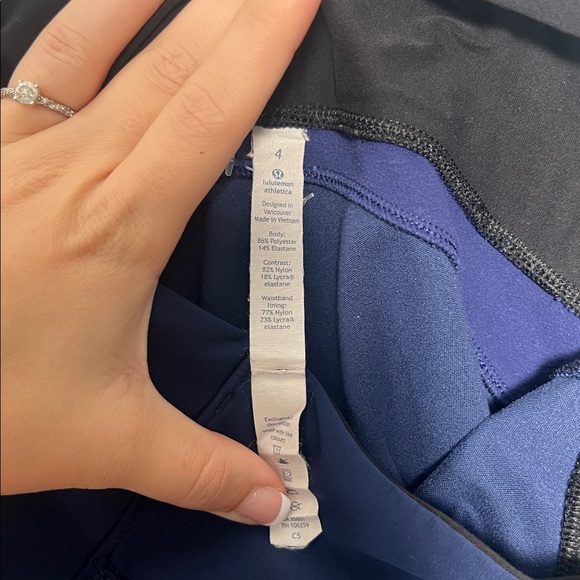 Lululemon Womens Blue Cropped Leggings with back Zipper Pocket size 4 - Picture 6 of 7